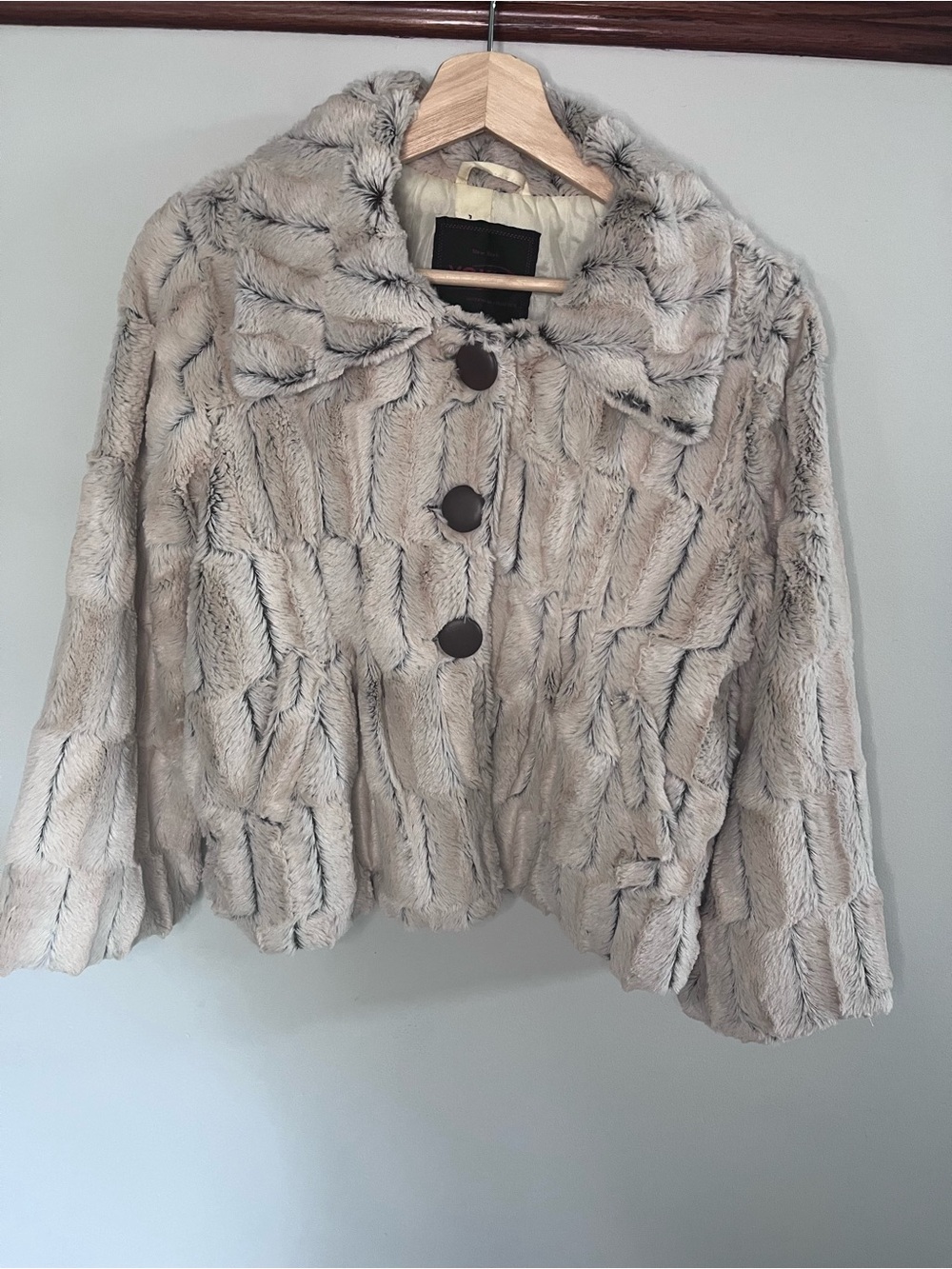 Yoki‎ New York Faux Fur Jacket Cream Black Textured Cropped Coat JK2933 Womens